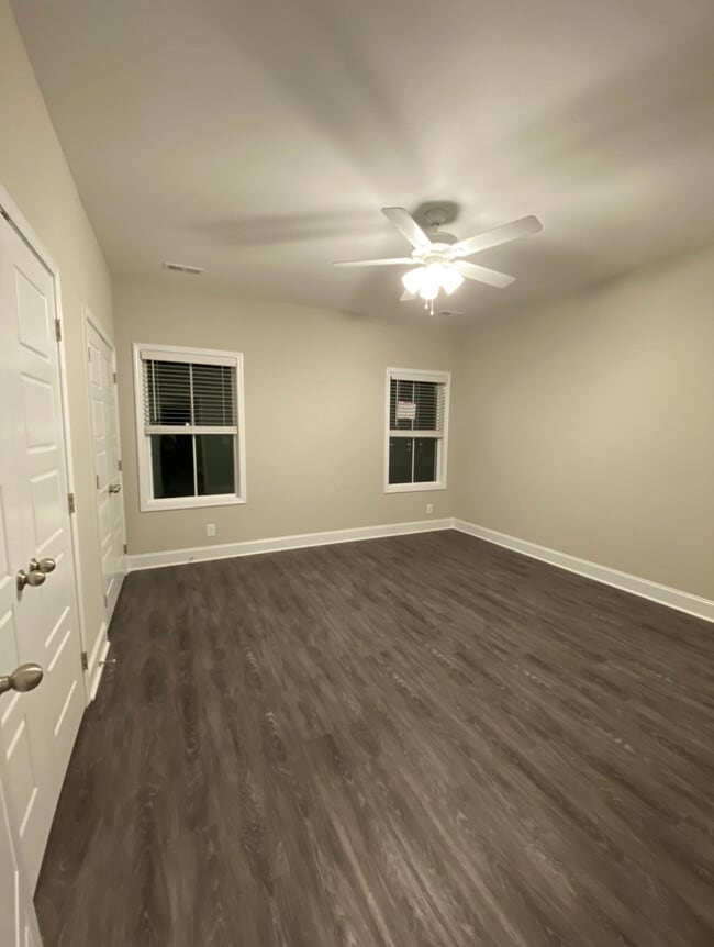 Building Photo - 1040 Glenkirk Dr