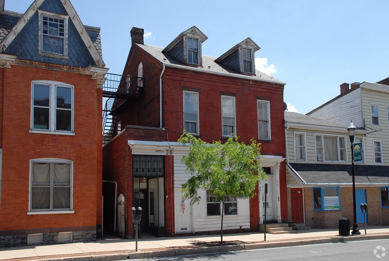 Primary Photo - 418-422 Locust St
