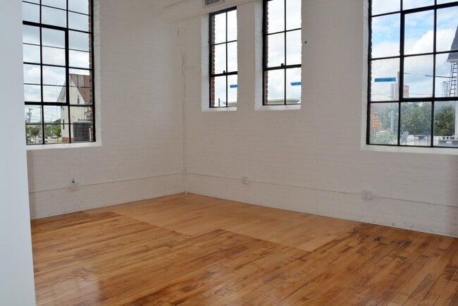 Building Photo - 320 Lafayette St