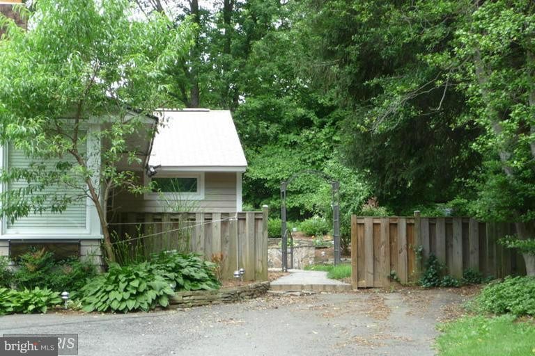 Primary Photo - 7104 Alger Rd