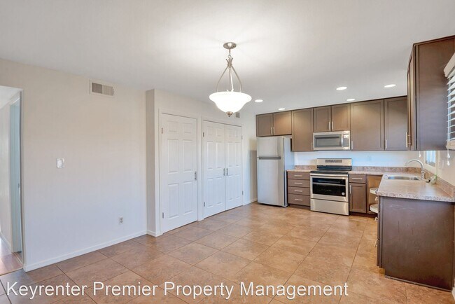 Building Photo - 6009 N Granite Reef Rd