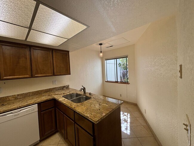 Foto del edificio - Charming Santa Cruz Townhouse: 3 Beds, 2.5...