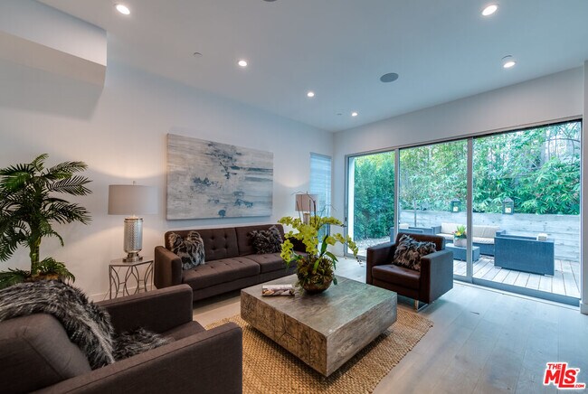 Foto del edificio - 723 Huntley Dr