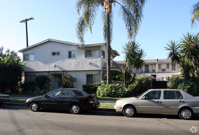 Foto del edificio - 18540 Chase St