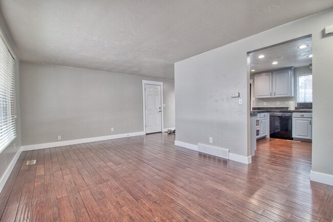 Building Photo - 492 N 1120 E