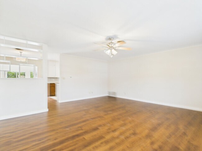 Foto del edificio - Established Nieghborhood