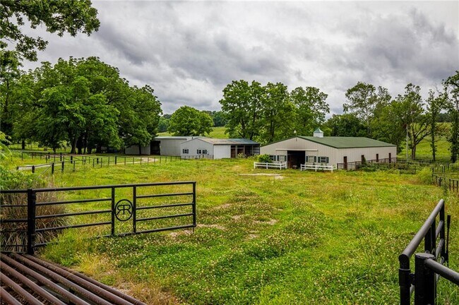 Building Photo - 10592 Phillips Cemetery Rd