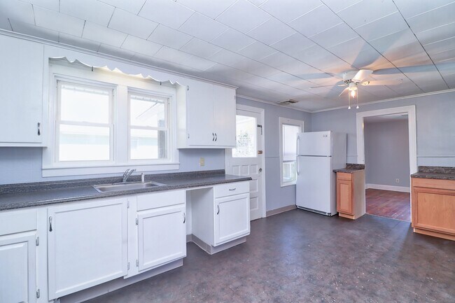 Building Photo - 156 Pulaski St