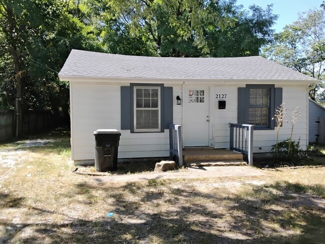 Building Photo - 2127 N Grace Ave
