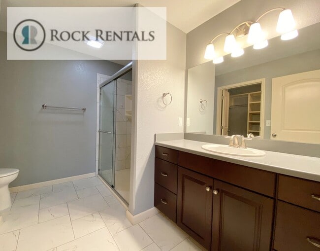 Building Photo - Beautiful 3 Bed 3 Bath Duplex in Mill Cree...