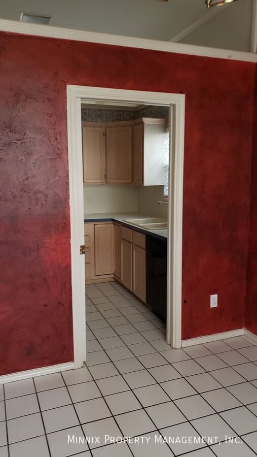 Building Photo - 6115 8th Dr