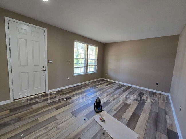 Building Photo - 721 Electric Ave