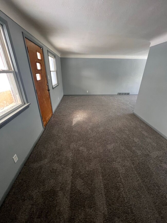 Building Photo - SECTION 8 WELCOME – Charming 3-Bedroom wit...