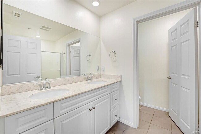 Foto del edificio - 7209 N Chestnut Ln