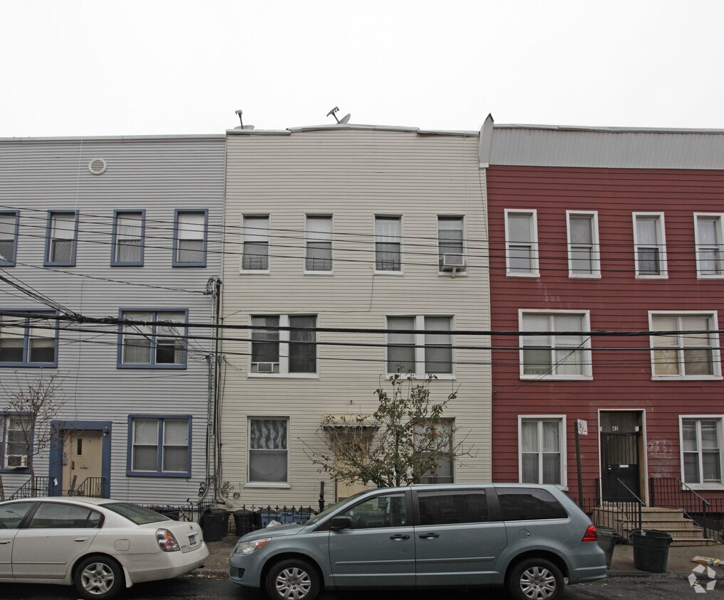 Building Photo - 44 Driggs Ave