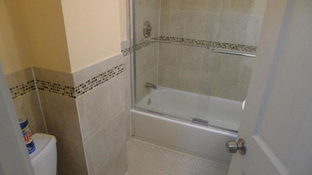 Foto del edificio - Charming 3 Bedroom-No Broker Fee