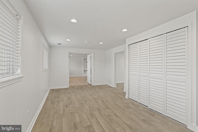 Foto del edificio - 139 Adrienne Ave