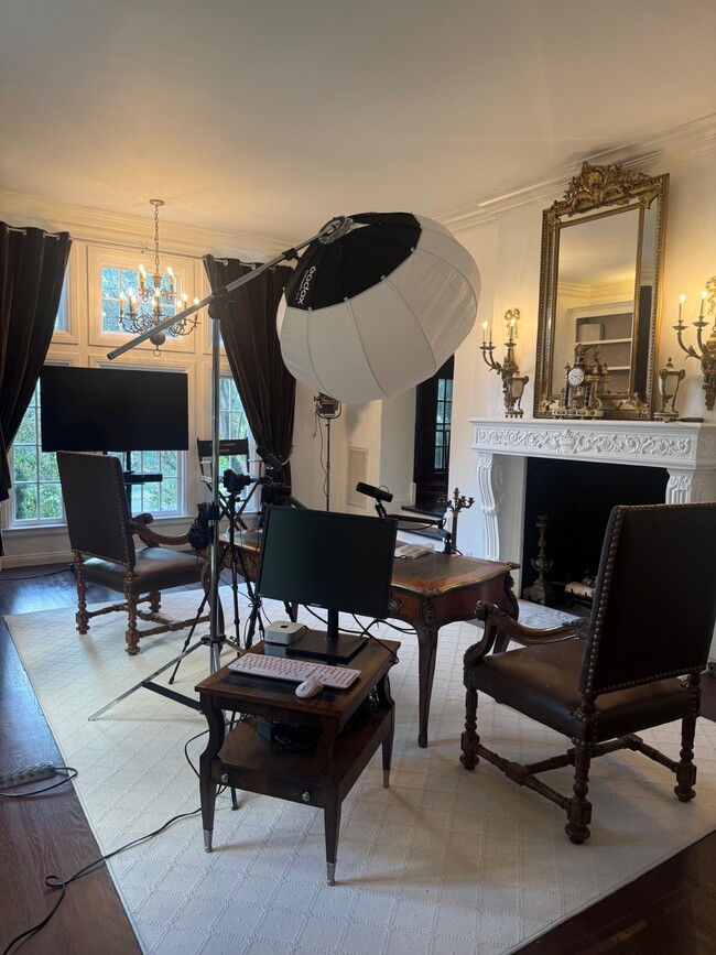 Building Photo - 10335 Wilshire Blvd