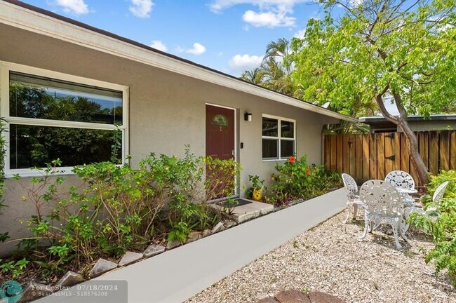 Building Photo - 615 SW 16th Ct