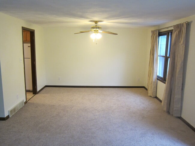 Dining Room - 551 Hooper Rd