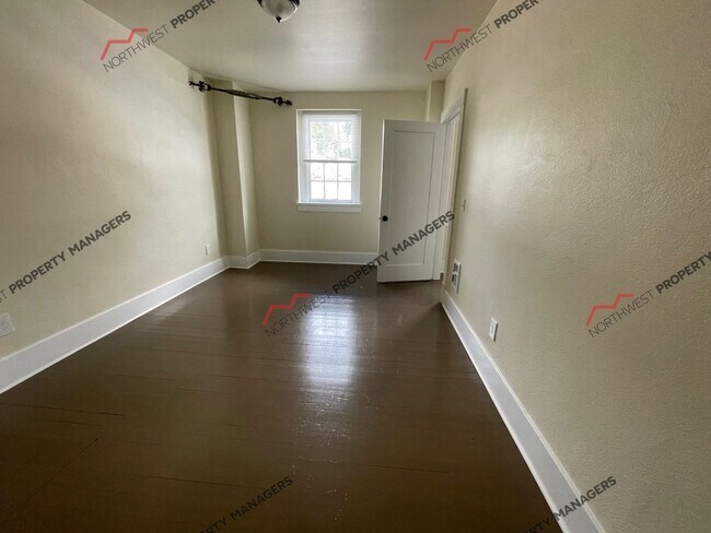 Foto del edificio - 455 N Market Blvd