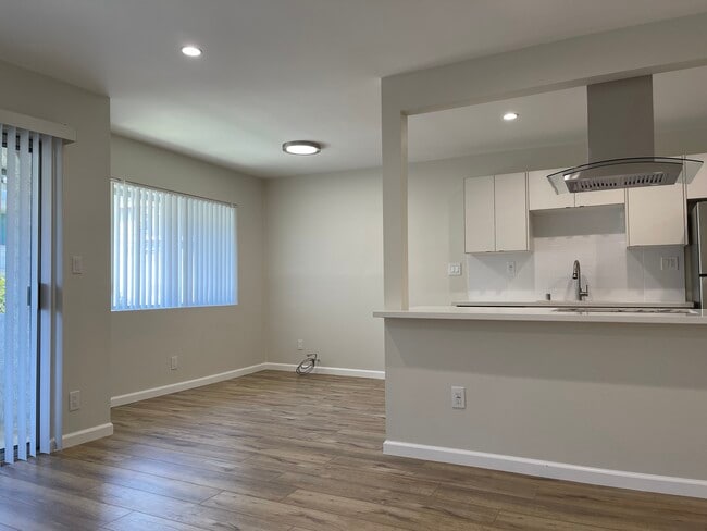 Dining - 11520 Wyoming Ave