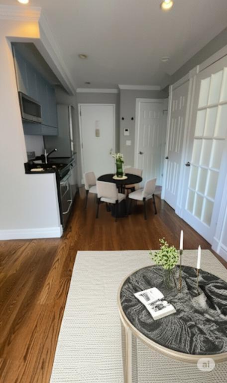 Foto del edificio - 422 E 9th St