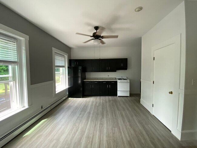 large eat-in kitchen - 165 W Emerson St