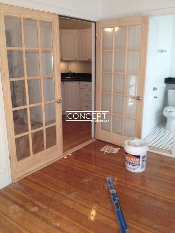 Building Photo - 64 Hemenway St