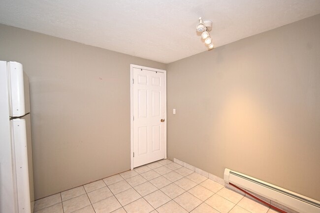 Building Photo - 2033 Norwood St