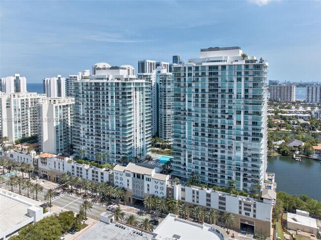 Foto del edificio - 300 Sunny Isles Blvd