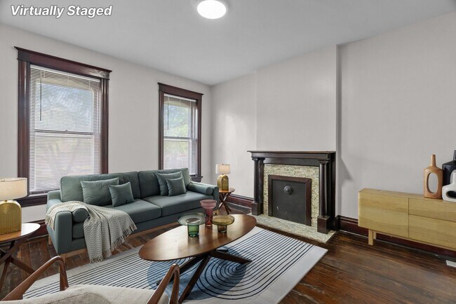 Foto del edificio - 2042-2044-2044 Russell Blvd