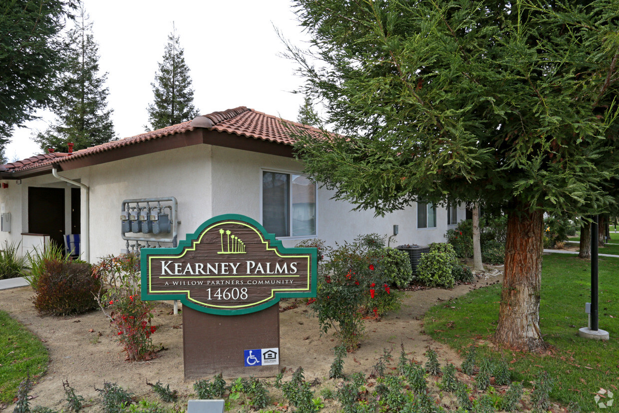 Primary Photo - Kearney Palms