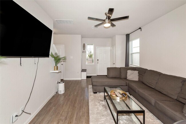 Foto del edificio - 3544 Wooded Ln