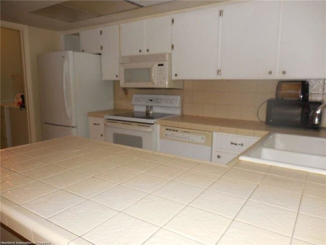 Foto del edificio - 1561 Lakeview Dr