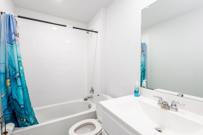 Building Photo - 417 Destin Dr