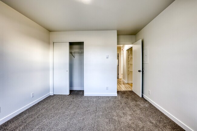 Building Photo - Maple Grove Apartments