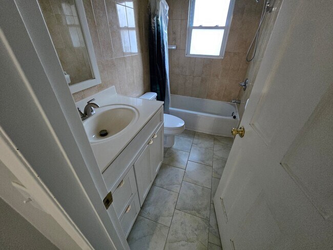 Foto del edificio - 1401-1403 Parkview Ln NE