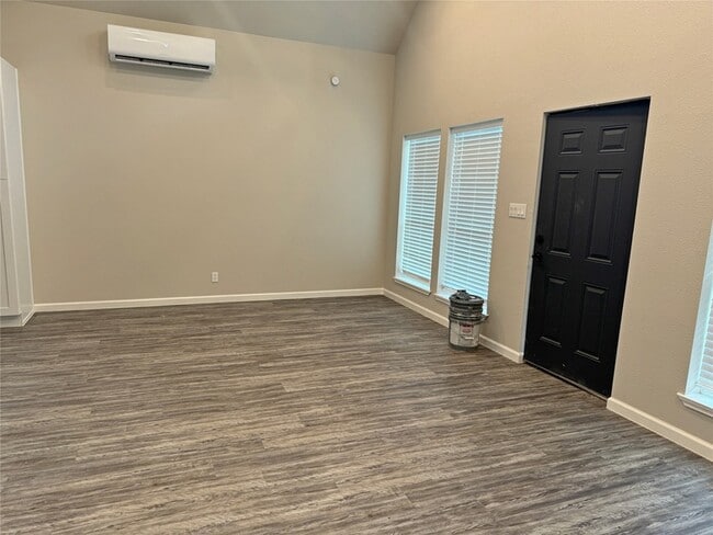 Building Photo - 60 Acorn Ln Dr
