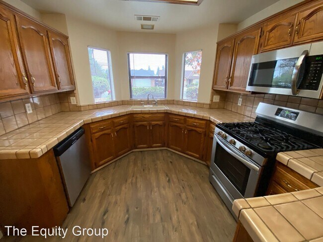 Building Photo - 3 br, 2 bath House - 518 North Peppertree ...