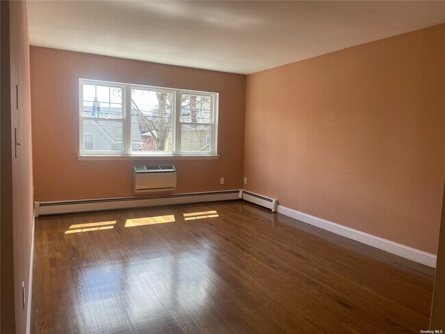 Foto del edificio - 233 E 237th St