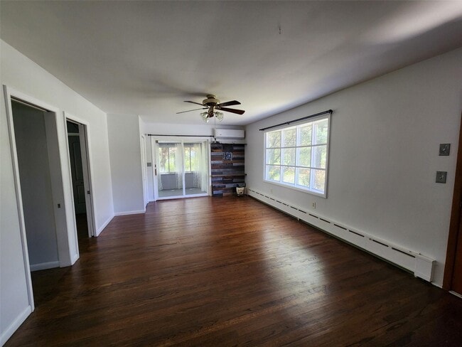 Building Photo - 1208 NY-9G