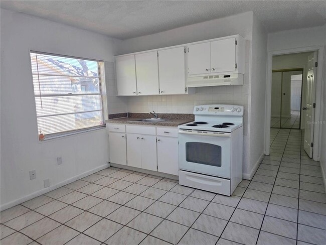 Building Photo - 3421 W Abdella St