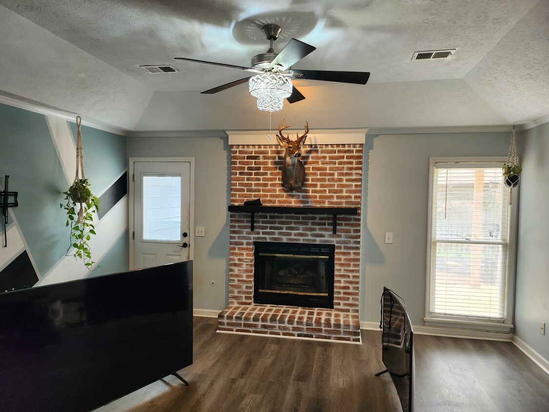 Primary Photo - 2215 Birchwood Dr