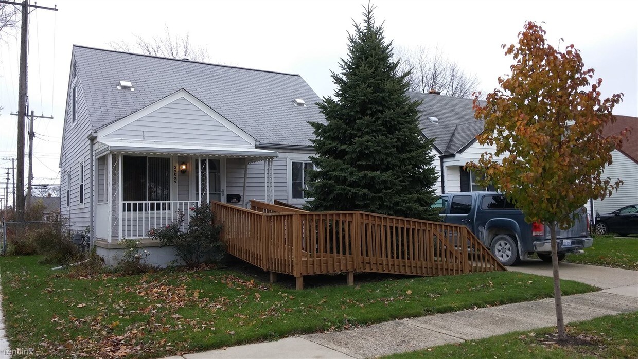 Primary Photo - 29890 Quinkert St