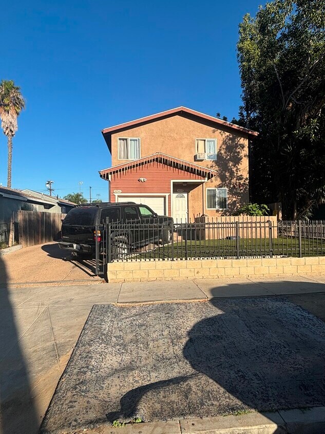 Foto principal - 8848 Orchard Ave