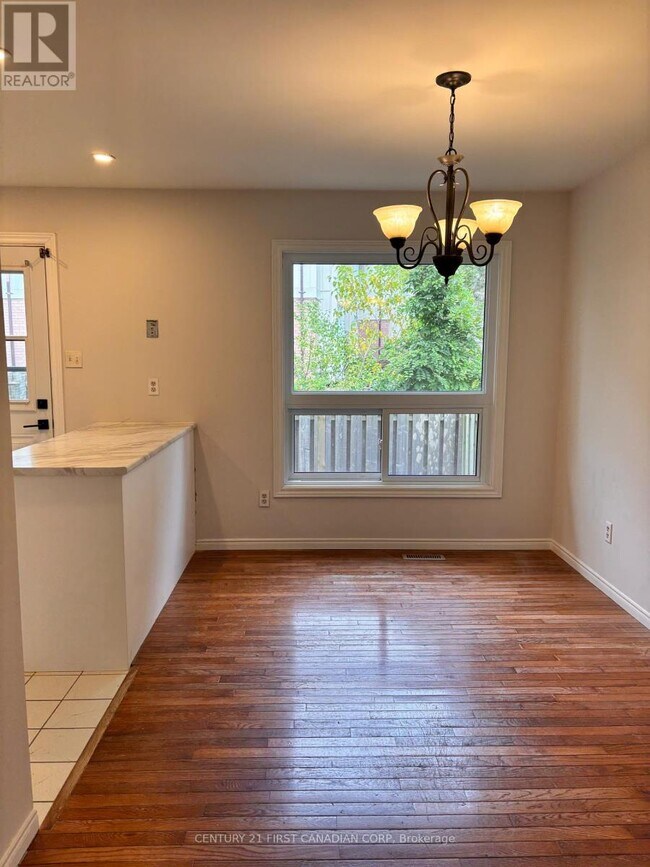 Photo du bâtiment - 925-925 Lawson Rd