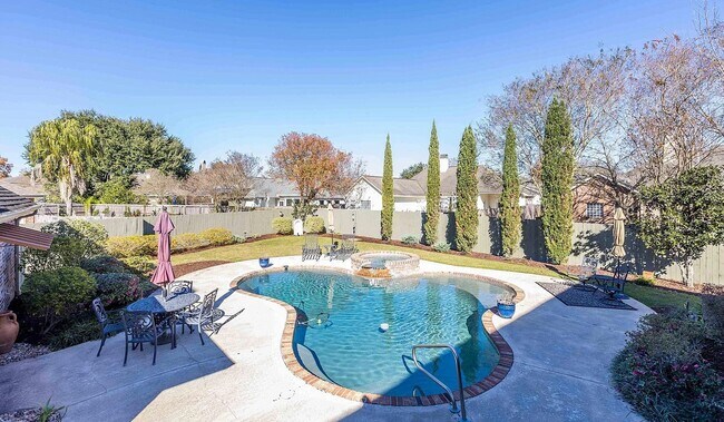 Fenced backyard with pool - 10557 Sweetbrook Ave