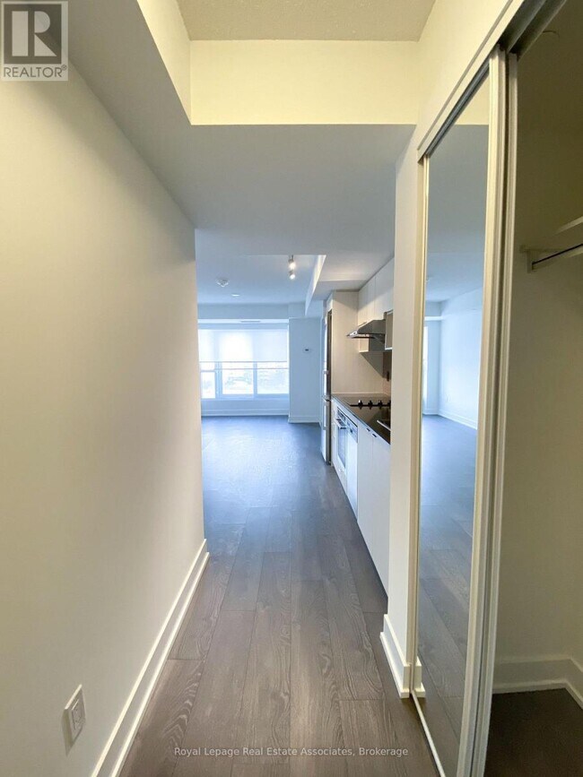 Building Photo - 7 Mabelle Ave