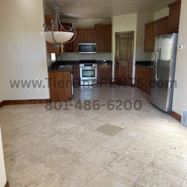 Building Photo - NO DEPOSIT Option Available for This Prope...